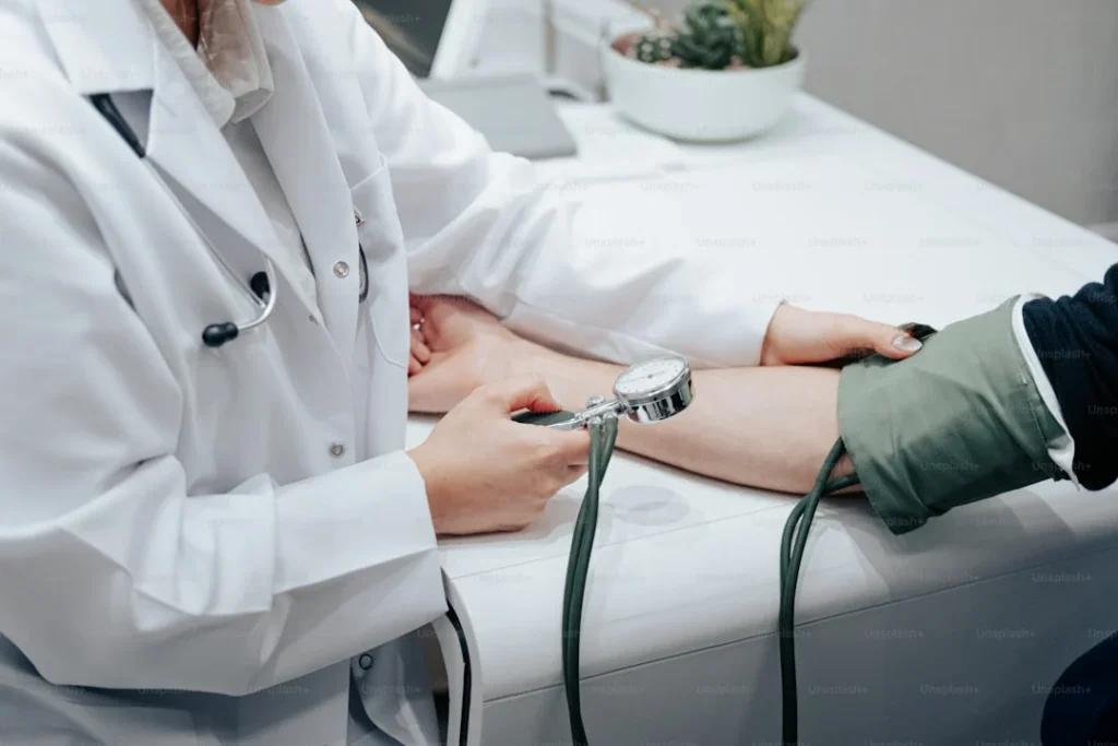 Các triệu chứng của huyết áp cao là gì?