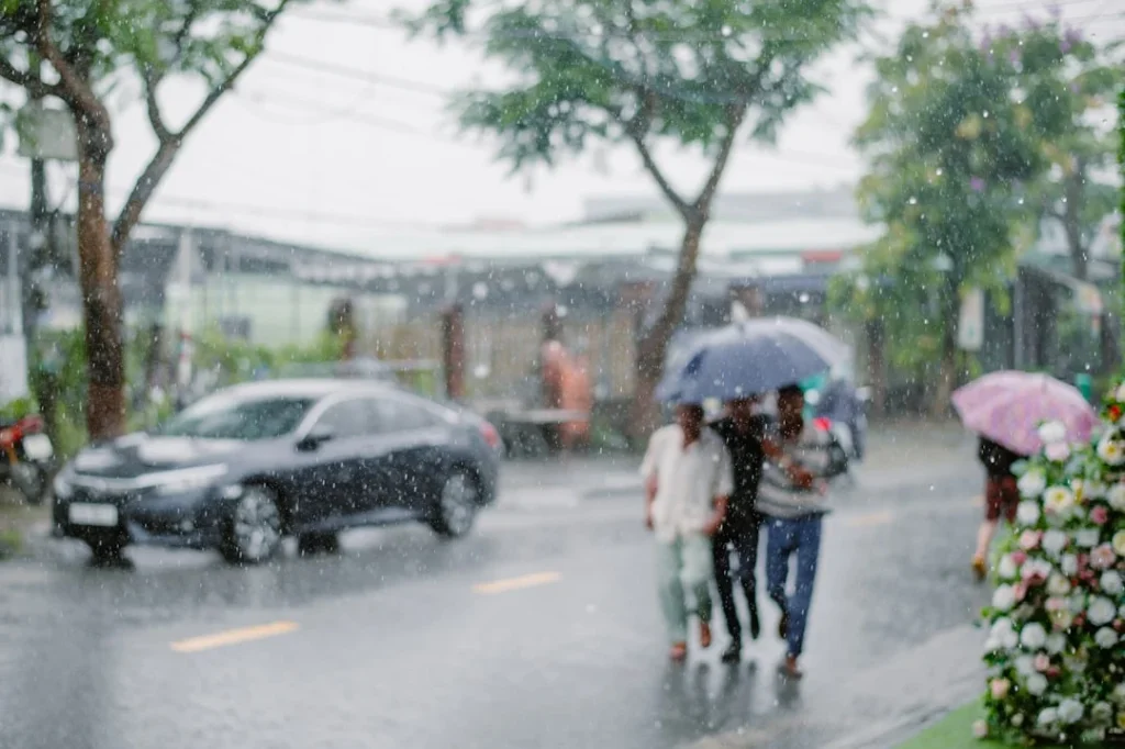 Tác động của mưa đối với xã hội, con người