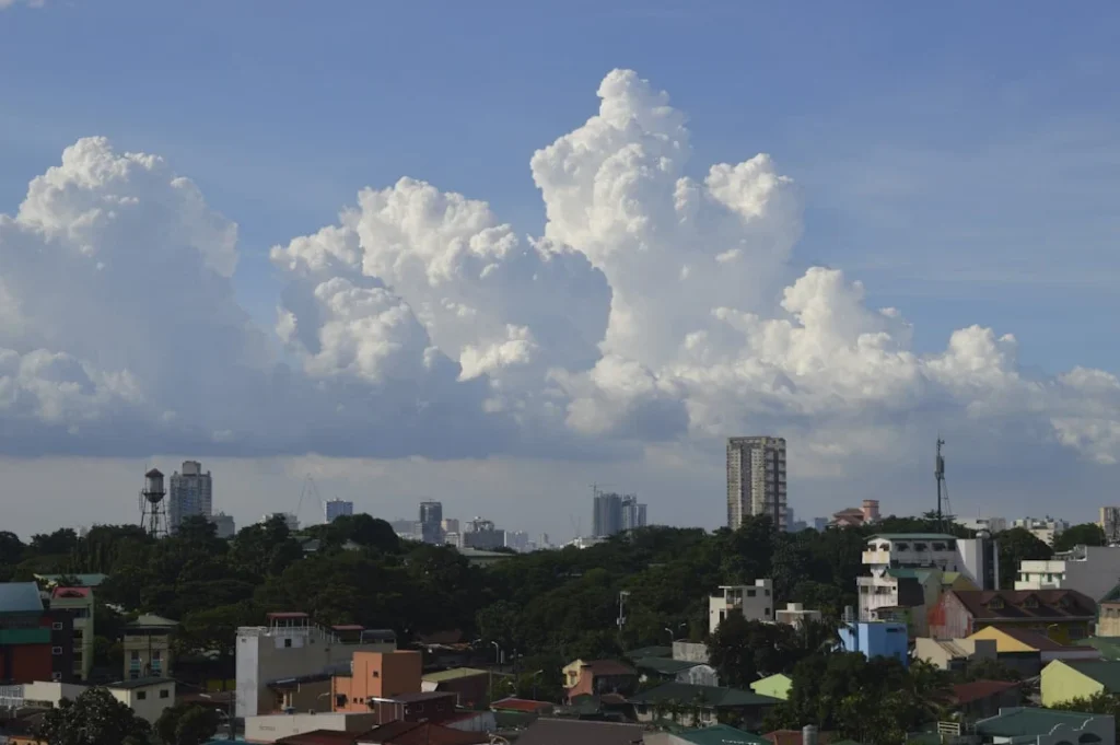 Ý nghĩa của cụm từ "trời quang mây"