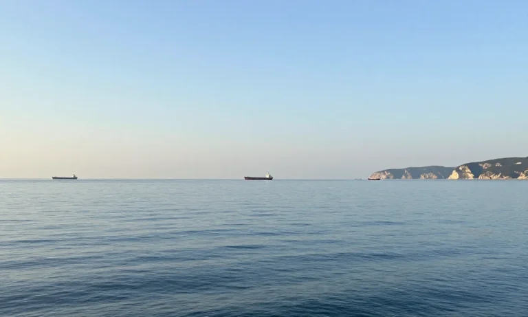 Minh họa: Ảo ảnh fata morgana trên biển là gì: hiện tượng quang học kỳ lạ tạo ra đảo ảo