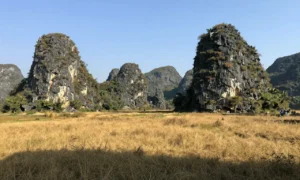 Minh họa: Chỉ số uv ở ninh bình cao vào lúc nào, thường đạt đỉnh từ 10 giờ đến 15 giờ chiều