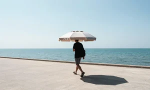 Minh họa: Chỉ số UV ở Quảng Ninh cao vào lúc nào: đỉnh điểm 10h đến 16h chiều cần tránh nắng