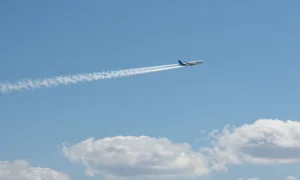 Minh họa: Contrail vệt khói máy bay có phải mây không