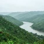 Minh họa: Lượng mưa trung bình năm ở Quảng Ninh dao động từ 1.600 đến 2.700 mm