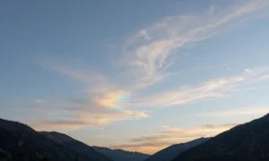 Minh họa: Mây ngũ sắc Iridescence vì sao nhiều màu