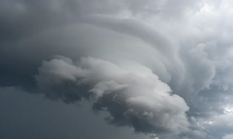 Minh họa: Mây vú Mammatus là dấu hiệu cảnh báo giông bão mạnh