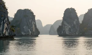 Minh họa: Quảng Ninh mùa nào đẹp nhất trong năm: tháng 11 đến 2 là khoảng thời gian lý tưởng