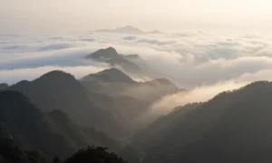 Minh họa: Tháng 12 nên đi du lịch ở đâu việt nam: tránh rét phương nam hoặc săn mây mùa đông