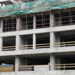 Minh họa: Thi công xây dựng mùa mưa cần lưu ý gì để công trình vững chắc và đúng tiến độ