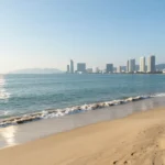 Minh họa: Thời tiết miền Trung tháng 4 như thế nào: Đà Nẵng nắng đẹp, giá rẻ trước mùa cao điểm