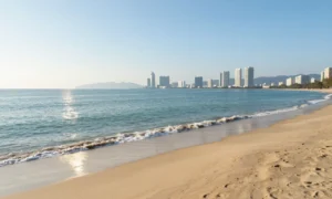 Minh họa: Thời tiết miền Trung tháng 4 như thế nào: Đà Nẵng nắng đẹp, giá rẻ trước mùa cao điểm