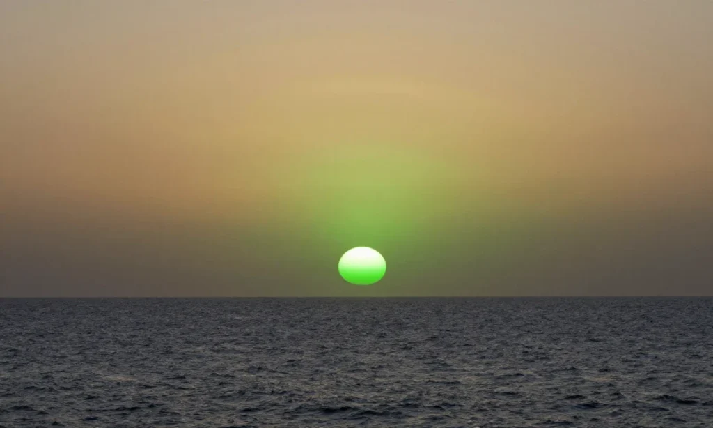 Minh họa: Tia chớp lục Green flash lúc mặt trời lặn
