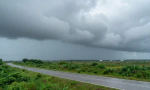 Minh họa: Vì sao mưa lớn thường xảy ra sau bão do hoàn lưu kéo dài gây mưa diện rộng