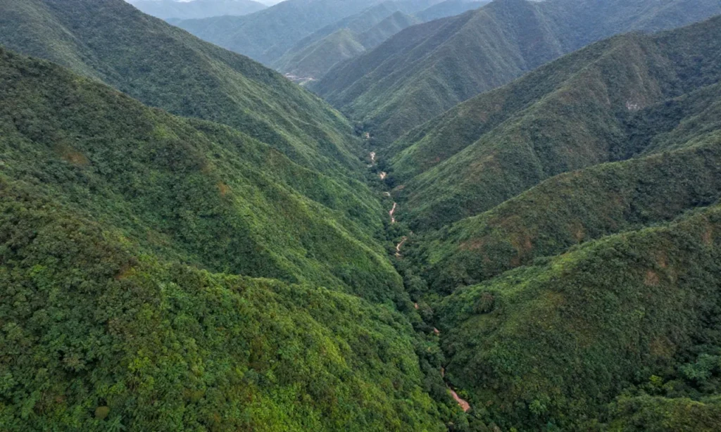 Đặc điểm địa hình núi đá vôi trùng điệp đón gió mùa hình thành lượng mưa ở Cao Bằng